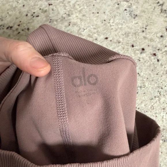 Alo Yoga 3" High-Waist Airlift Shorts in Smoky Quartz Pink Athletic Size Large - Picture 4 of 4